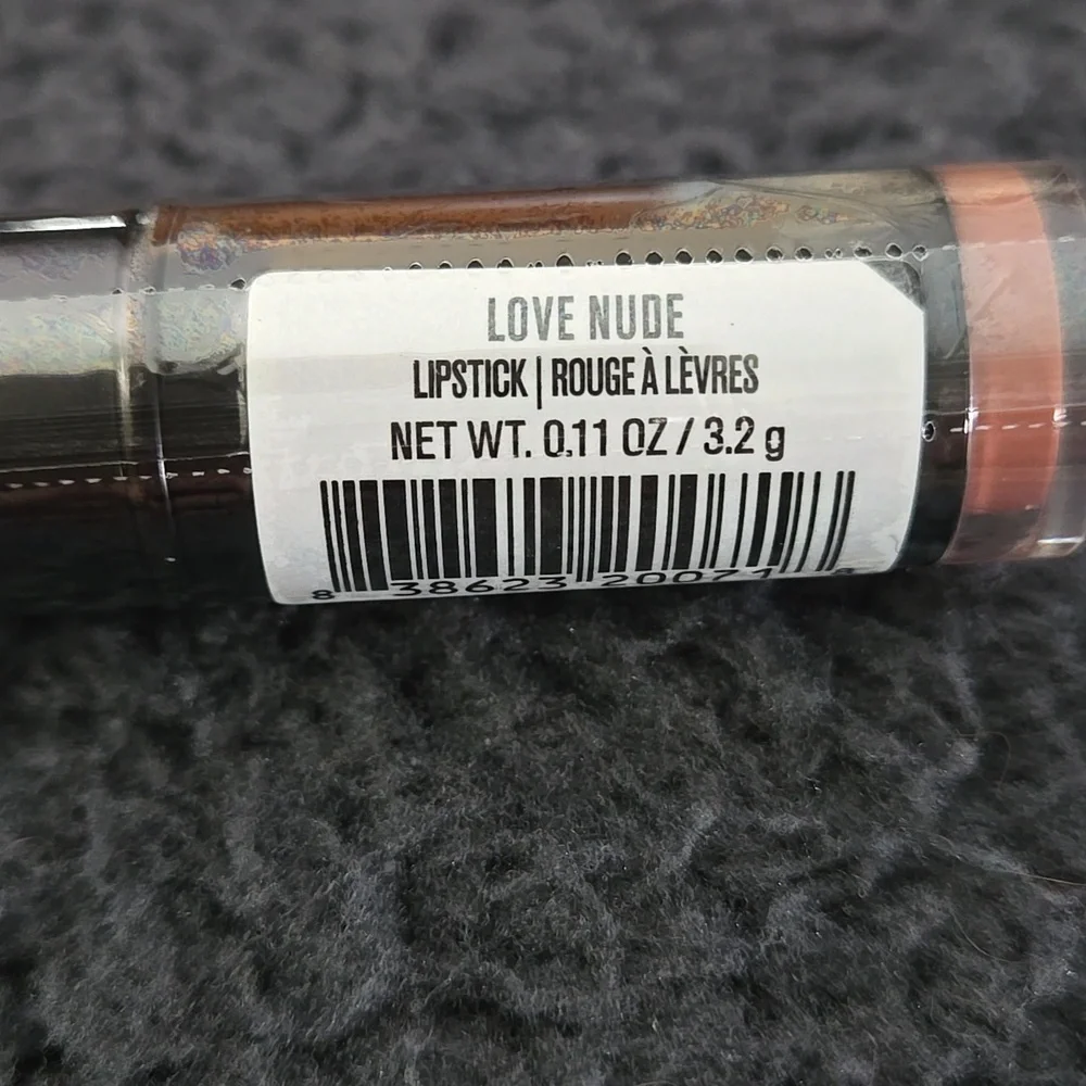 Makeup Revolution Lipstick - Nude